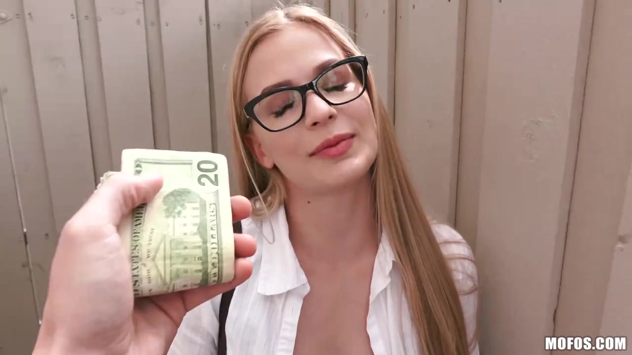 1280px x 720px - Blonde in glasses gets down so she can give a BJ / Teen Porno XXX