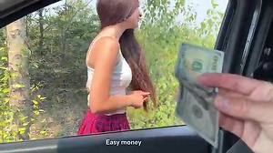 She couldn't struggle back the money and humped a stranger in the culo